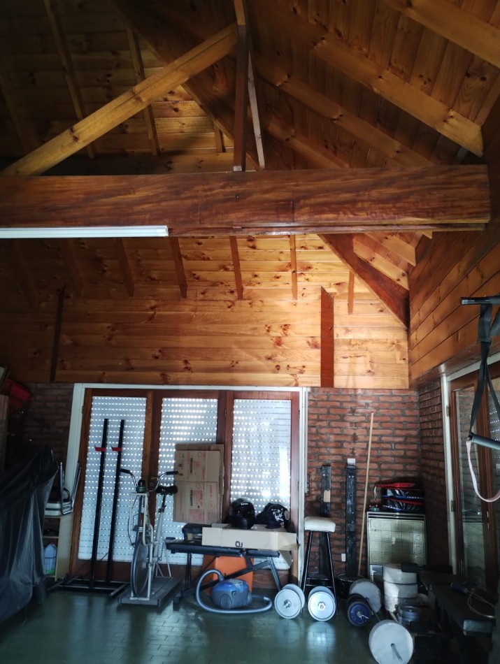 SE VENDE CHALET 4 AMB. CON QUINCHO P/30 PERSONAS
