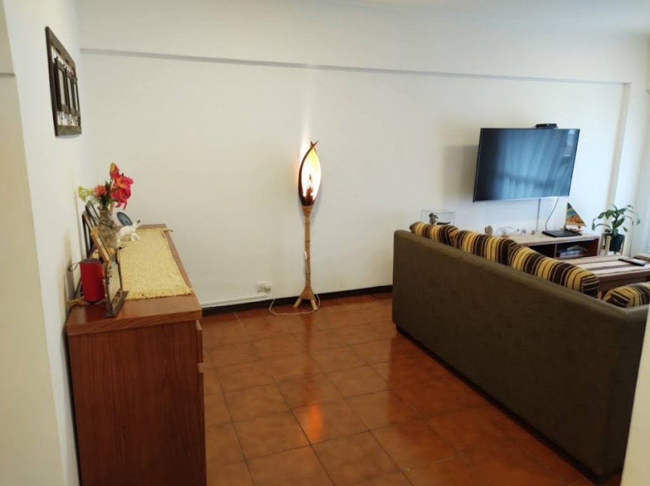  DEPARTAMENTO DE 5 AMBIENTES CON DEPENDENCIA Y CON COCHERA EN LA PERLA