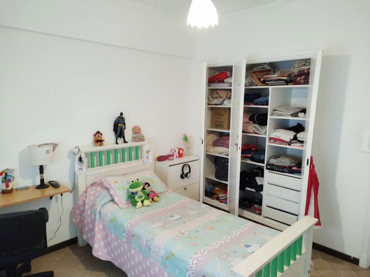  DEPARTAMENTO DE 5 AMBIENTES CON DEPENDENCIA Y CON COCHERA EN LA PERLA