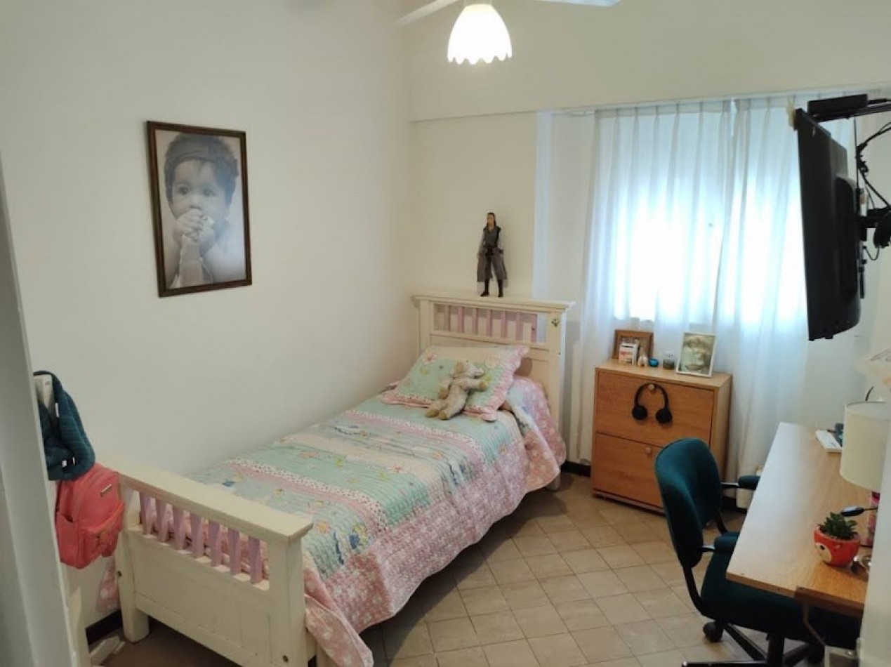  DEPARTAMENTO DE 5 AMBIENTES CON DEPENDENCIA Y CON COCHERA EN LA PERLA