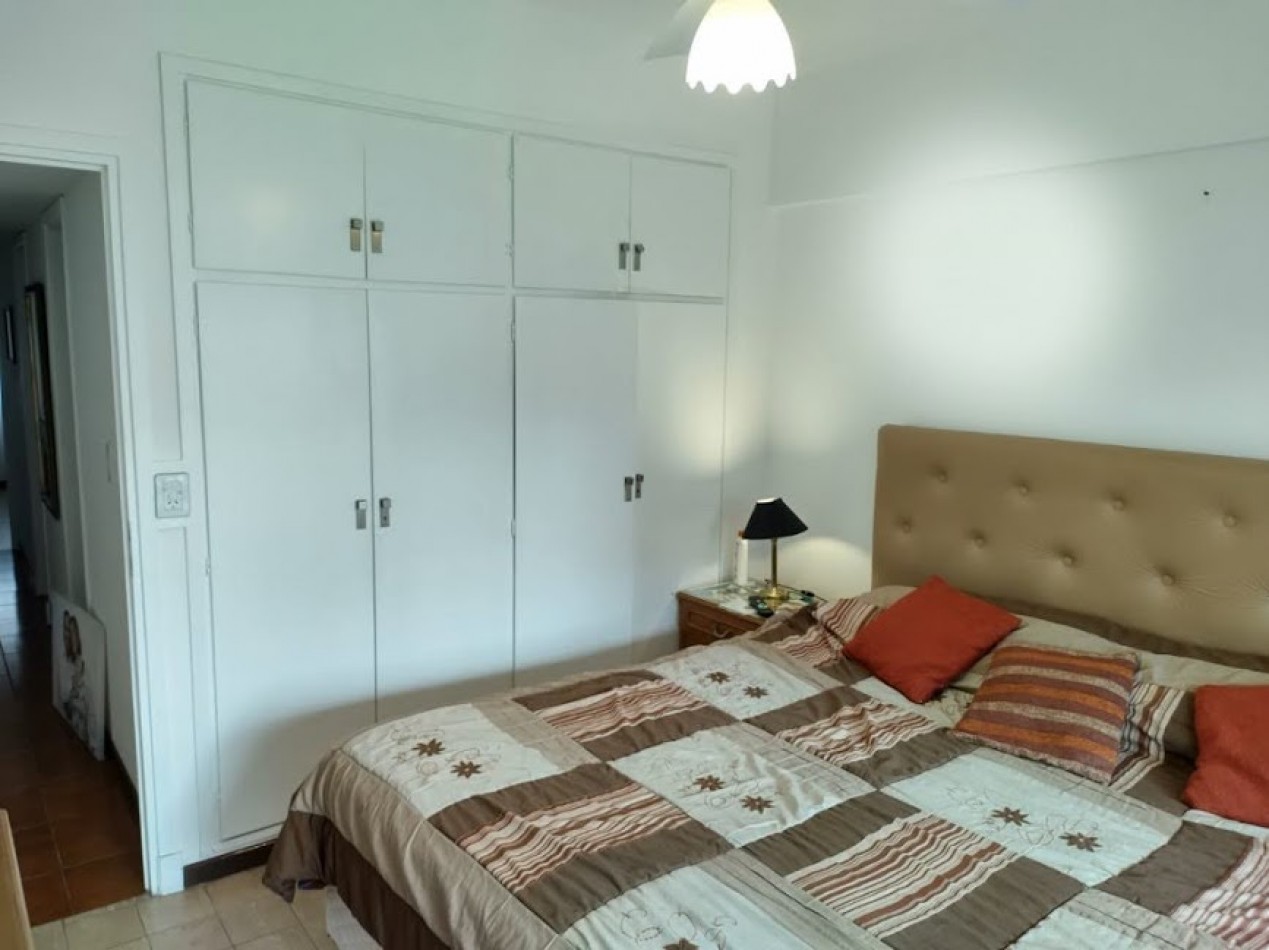  DEPARTAMENTO DE 5 AMBIENTES CON DEPENDENCIA Y CON COCHERA EN LA PERLA
