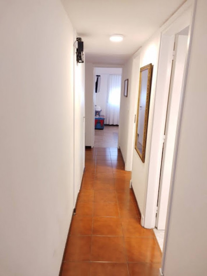  DEPARTAMENTO DE 5 AMBIENTES CON DEPENDENCIA Y CON COCHERA EN LA PERLA