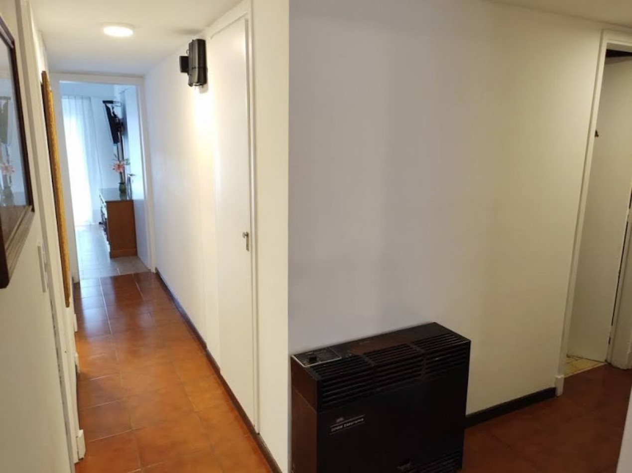 DEPARTAMENTO DE 5 AMBIENTES CON DEPENDENCIA Y CON COCHERA EN LA PERLA