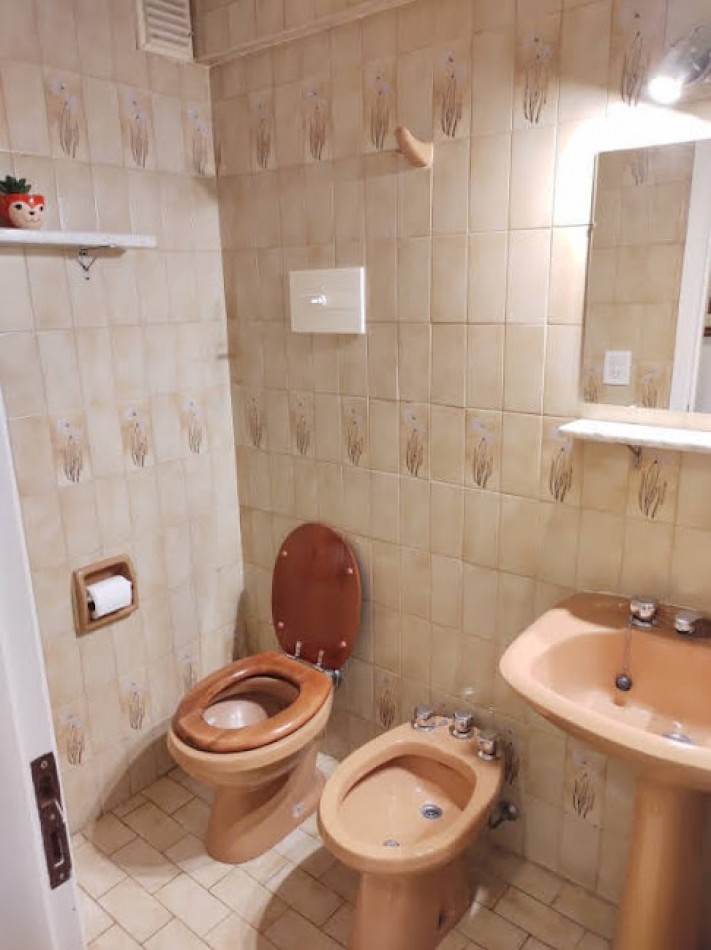  DEPARTAMENTO DE 5 AMBIENTES CON DEPENDENCIA Y CON COCHERA EN LA PERLA