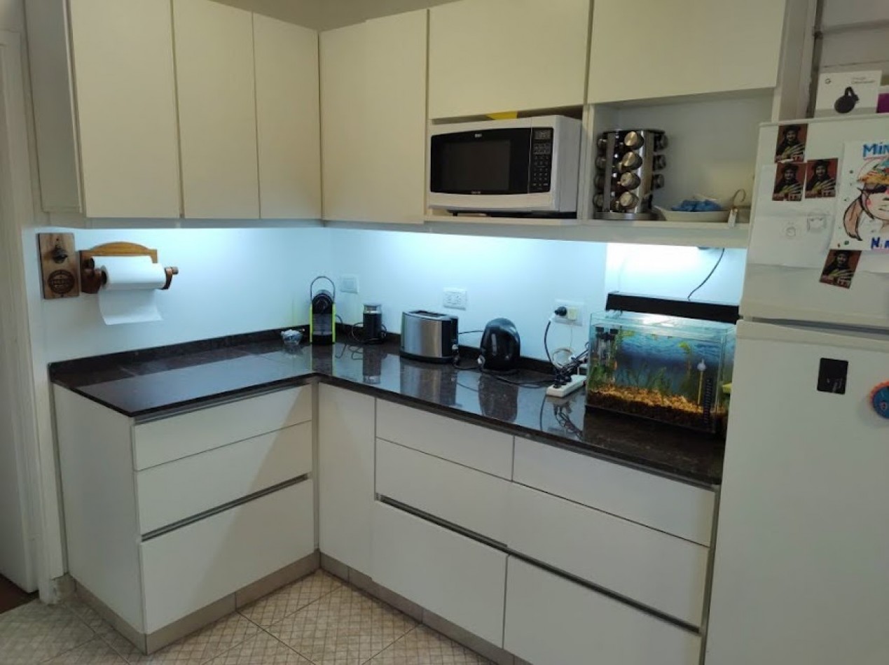  DEPARTAMENTO DE 5 AMBIENTES CON DEPENDENCIA Y CON COCHERA EN LA PERLA