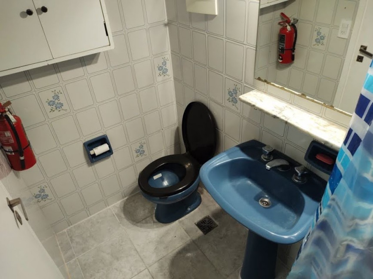  DEPARTAMENTO DE 5 AMBIENTES CON DEPENDENCIA Y CON COCHERA EN LA PERLA