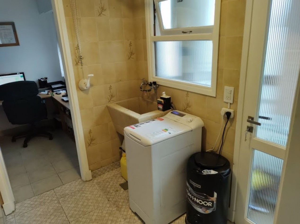  DEPARTAMENTO DE 5 AMBIENTES CON DEPENDENCIA Y CON COCHERA EN LA PERLA