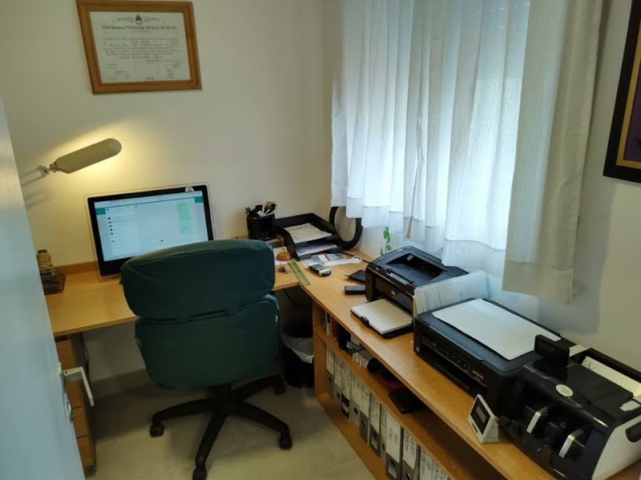  DEPARTAMENTO DE 5 AMBIENTES CON DEPENDENCIA Y CON COCHERA EN LA PERLA