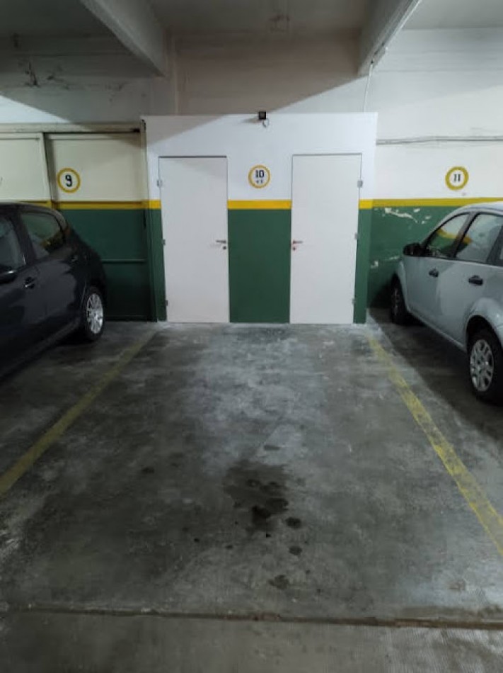  DEPARTAMENTO DE 5 AMBIENTES CON DEPENDENCIA Y CON COCHERA EN LA PERLA