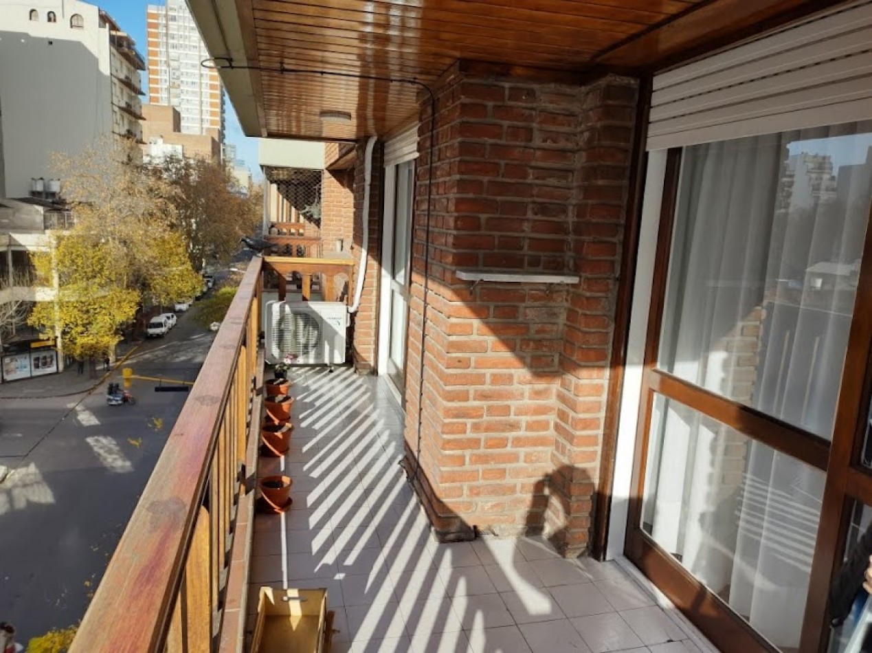  DEPARTAMENTO DE 5 AMBIENTES CON DEPENDENCIA Y CON COCHERA EN LA PERLA