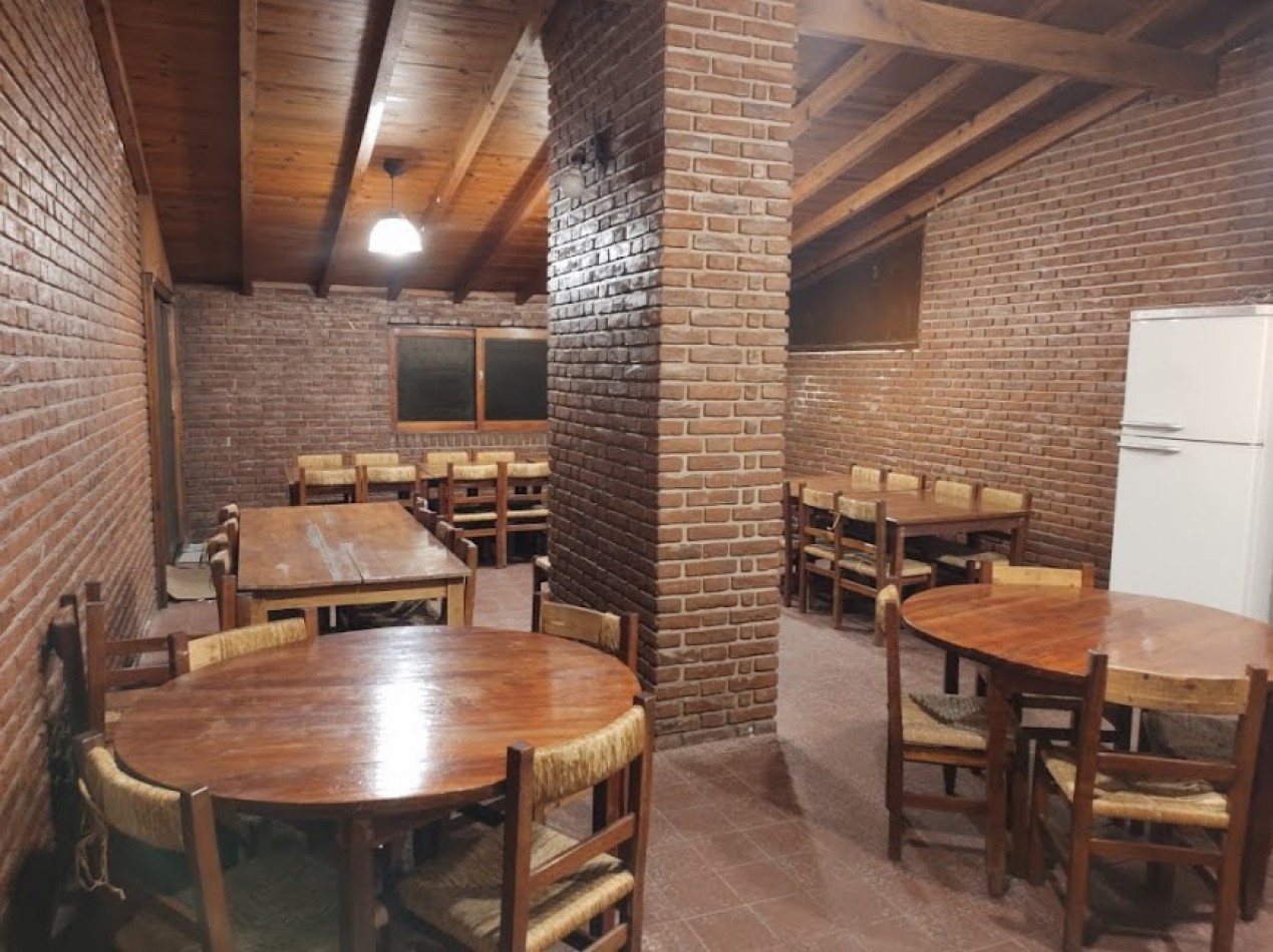  DEPARTAMENTO DE 5 AMBIENTES CON DEPENDENCIA Y CON COCHERA EN LA PERLA