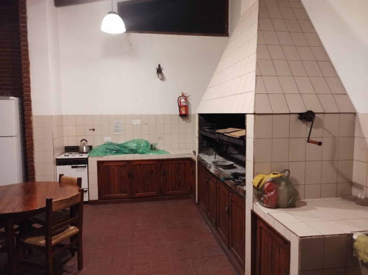  DEPARTAMENTO DE 5 AMBIENTES CON DEPENDENCIA Y CON COCHERA EN LA PERLA