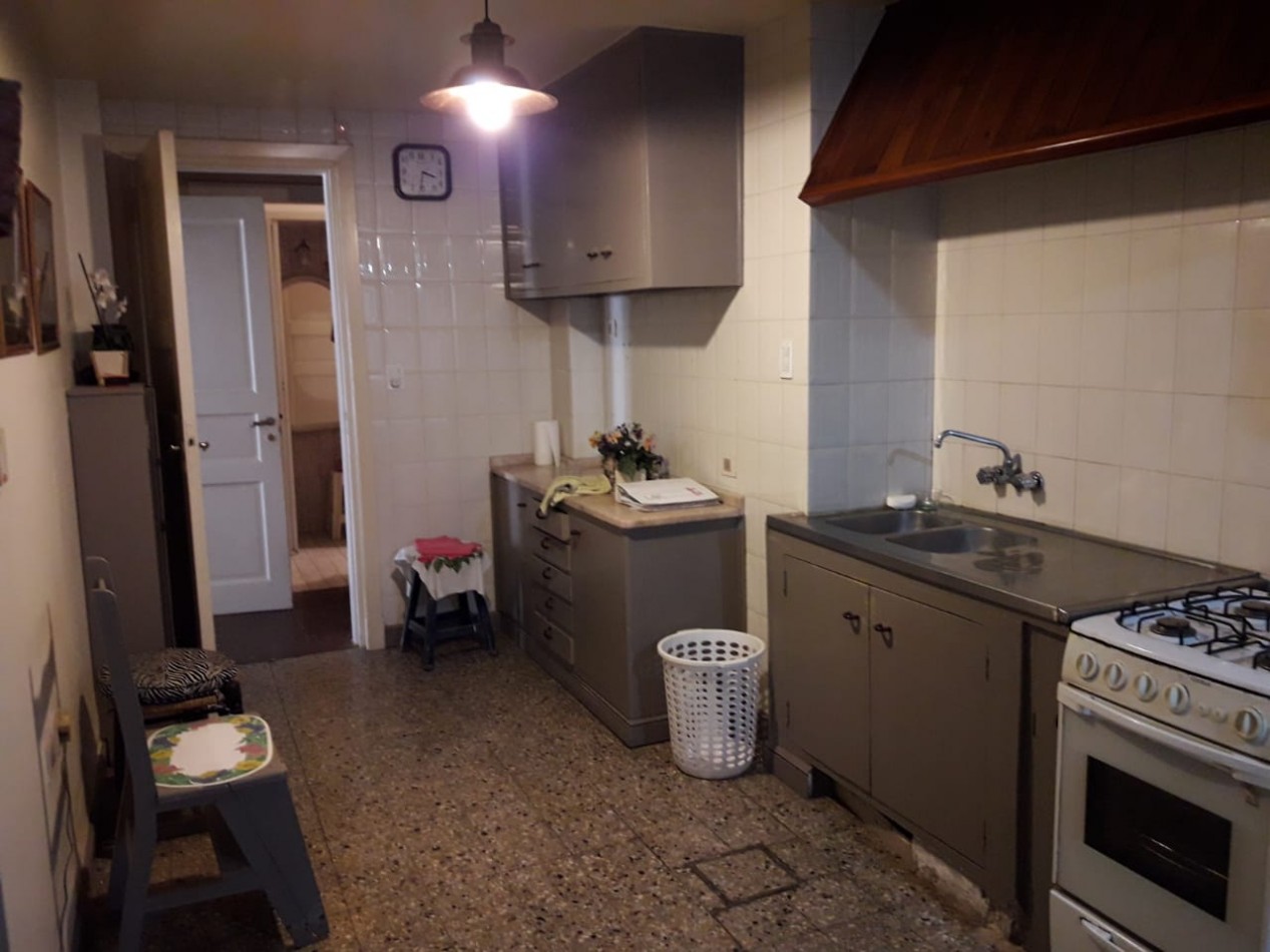 Casona 4 ambientes mas Depto
