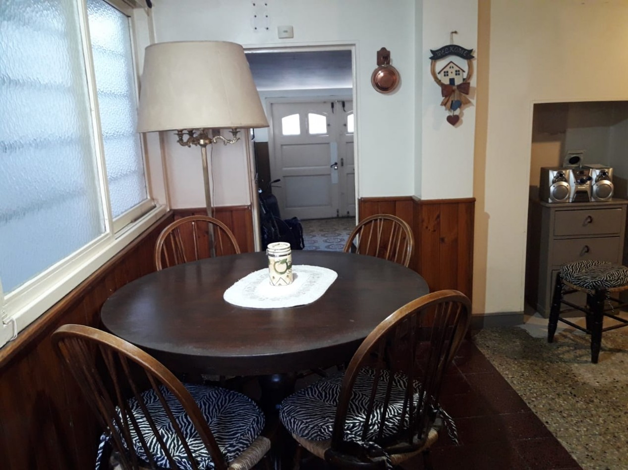 Casona 4 ambientes mas Depto