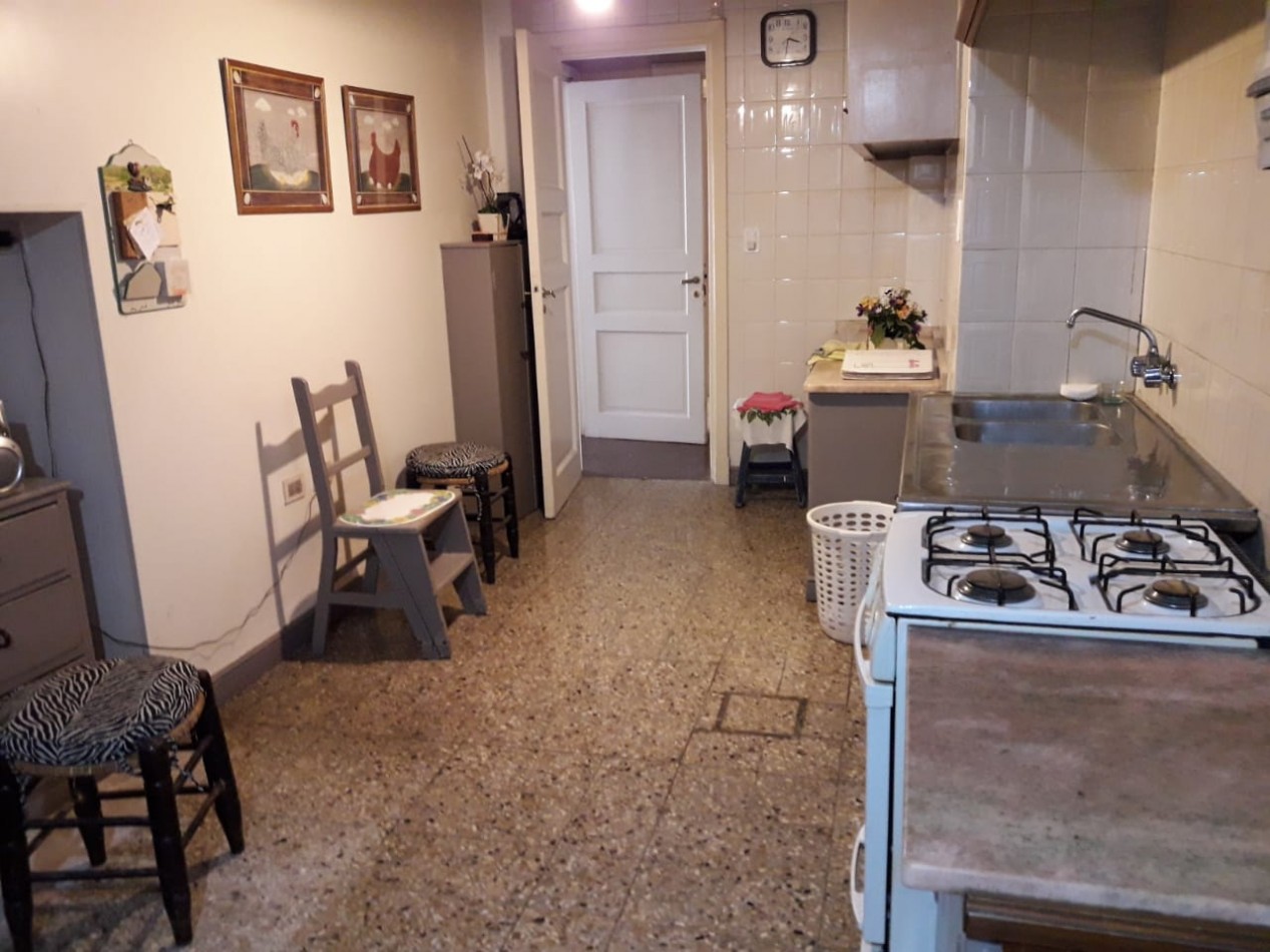 Casona 4 ambientes mas Depto