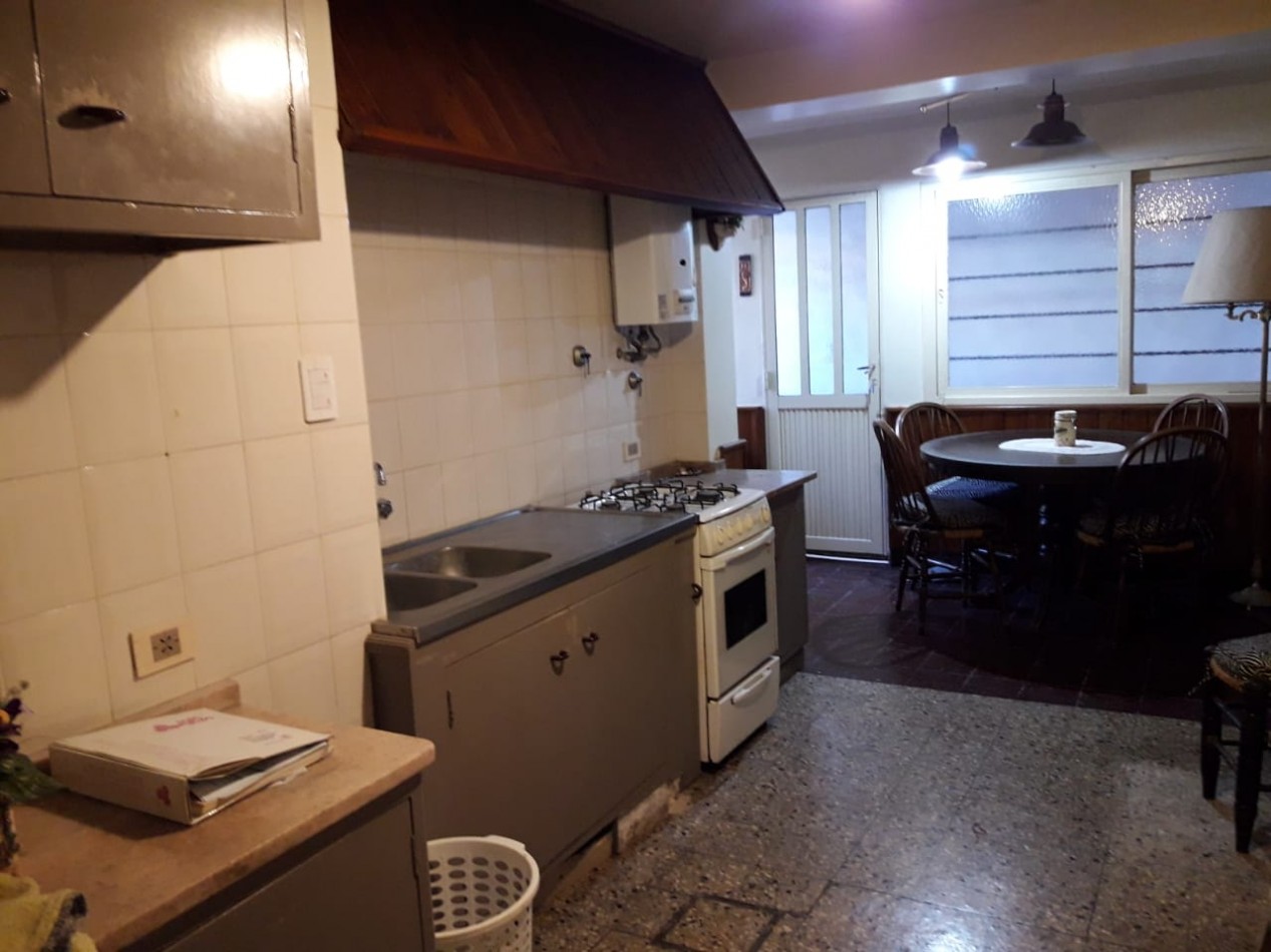 Casona 4 ambientes mas Depto
