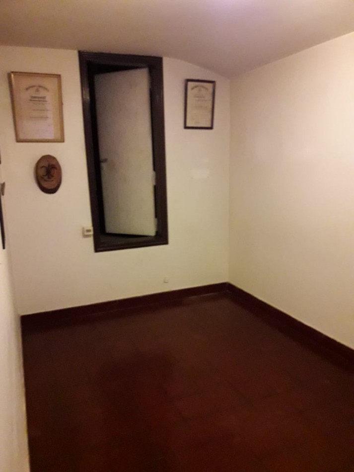 Casona 4 ambientes mas Depto