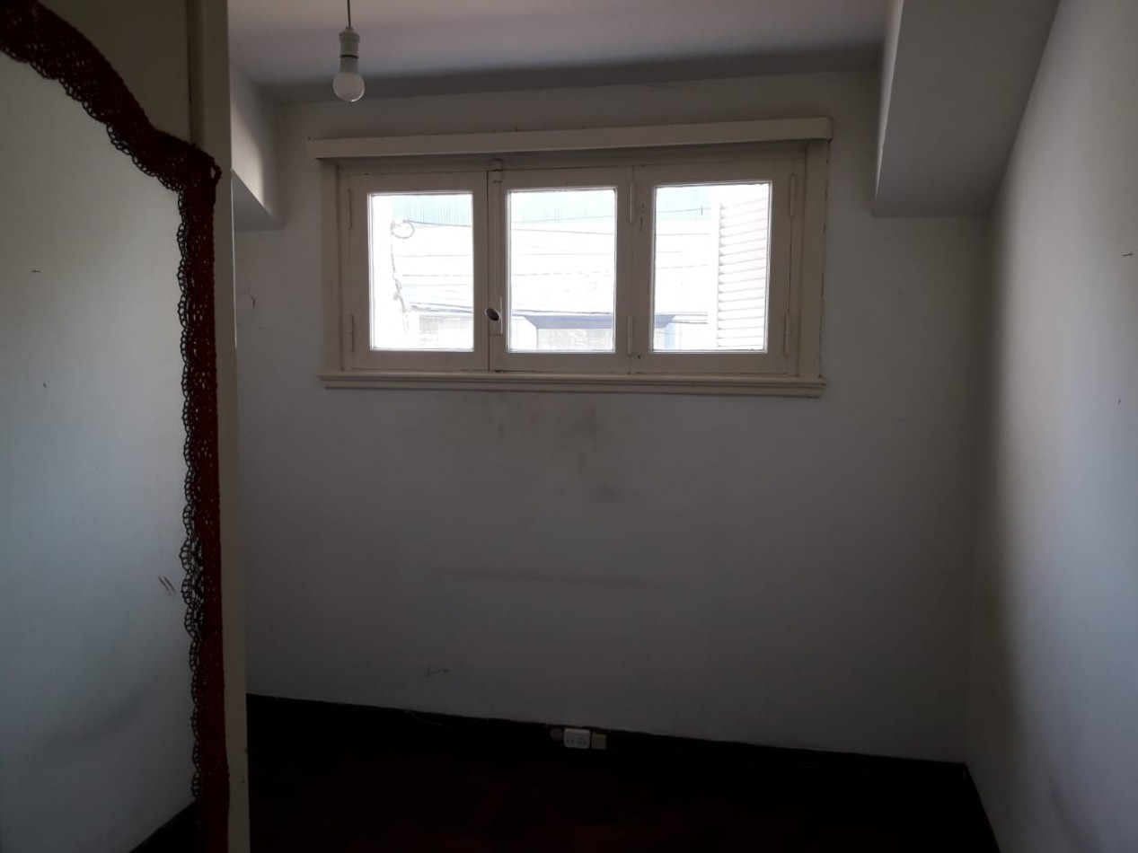 Casona 4 ambientes mas Depto