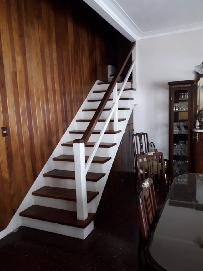 Casona 4 ambientes mas Depto