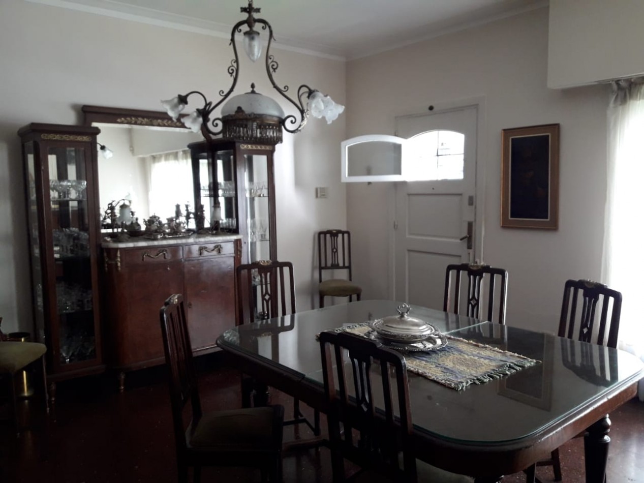 Casona 4 ambientes mas Depto