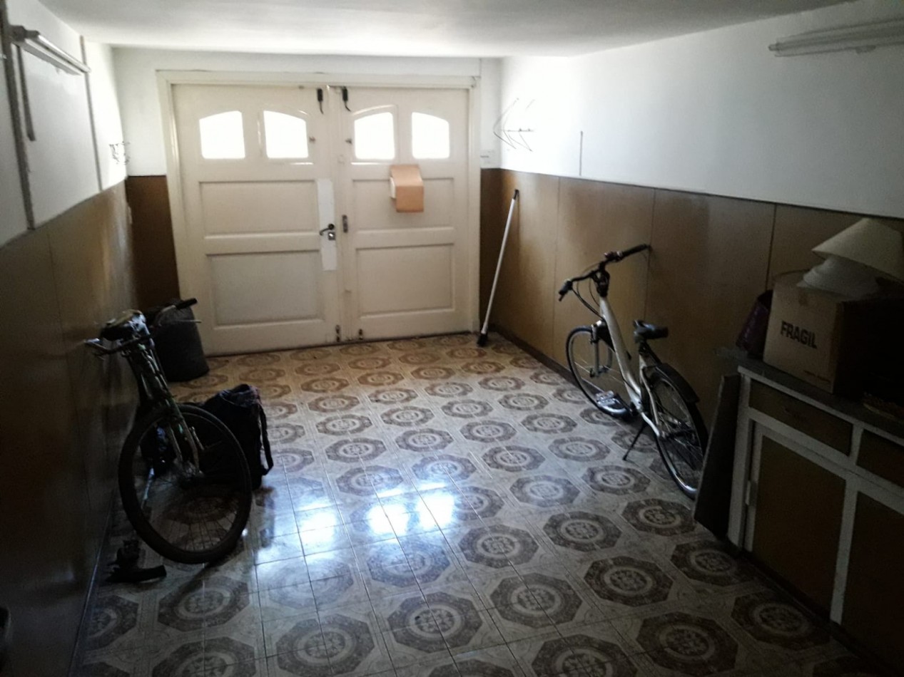 Casona 4 ambientes mas Depto