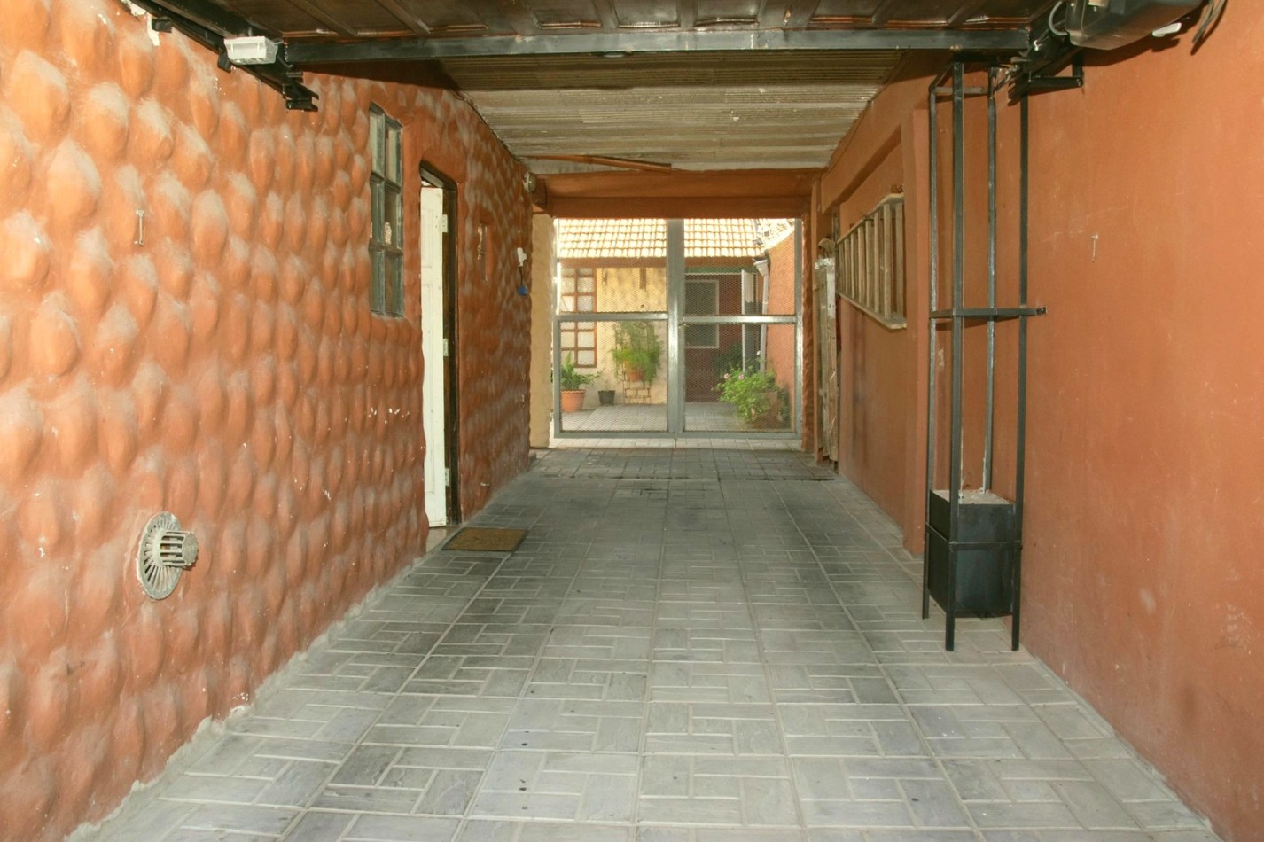 VENTA EN BLOQUE. IDEAL RENTISTA.- 3 Propiedades,1 casa y 2 departamentos