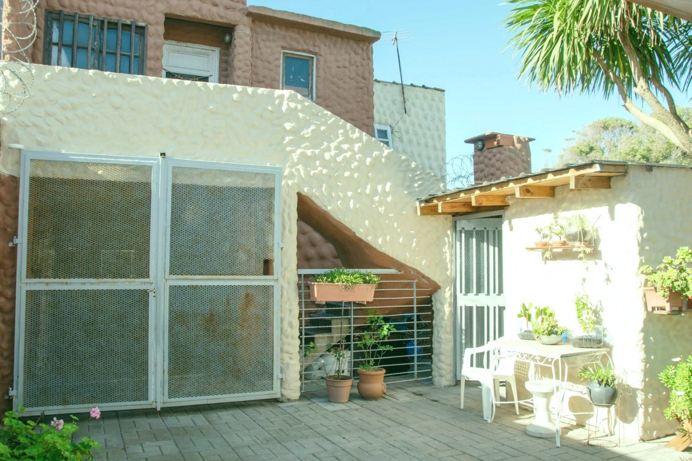 VENTA EN BLOQUE. IDEAL RENTISTA.- 3 Propiedades,1 casa y 2 departamentos