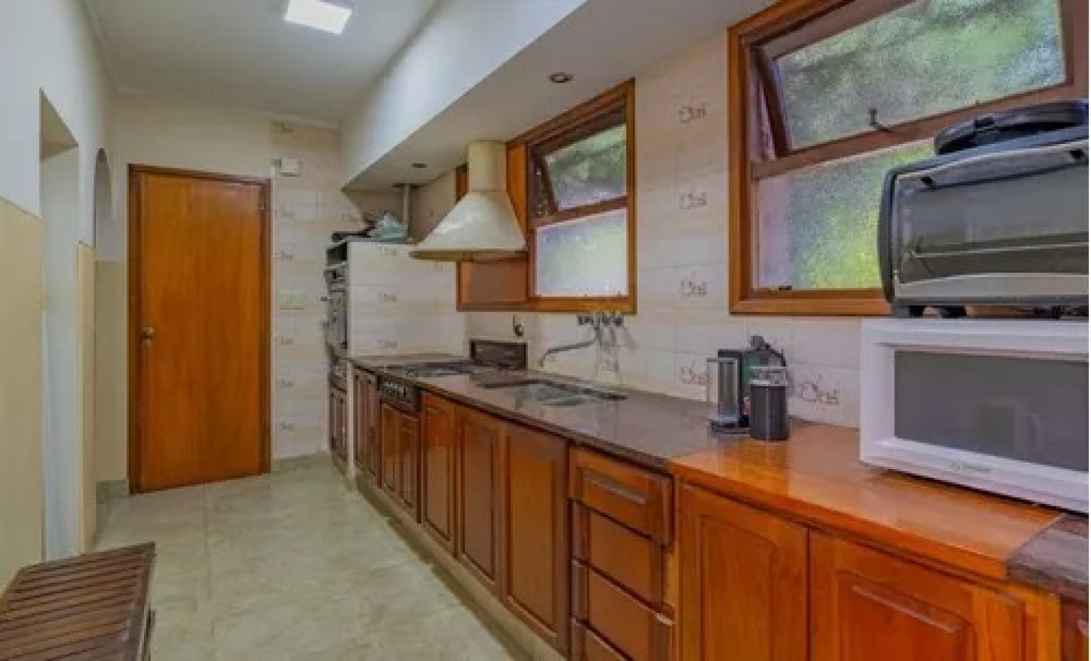 Chalet 4 ambientes en Los Pinares. Apto credito