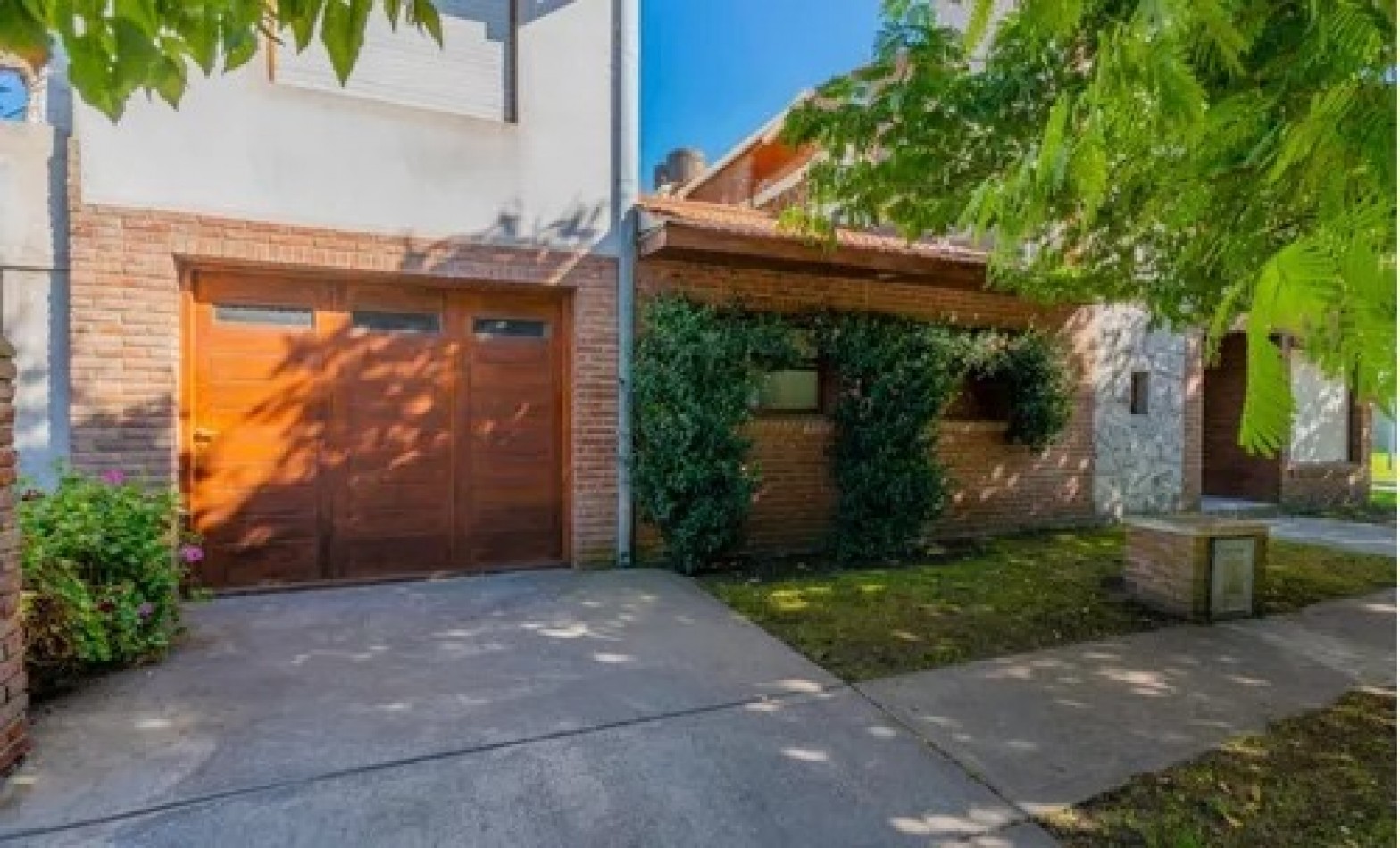 Chalet 4 ambientes en Los Pinares. Apto credito