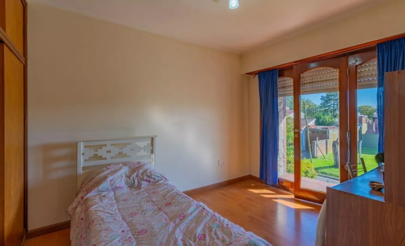 Chalet 4 ambientes en Los Pinares. Apto credito