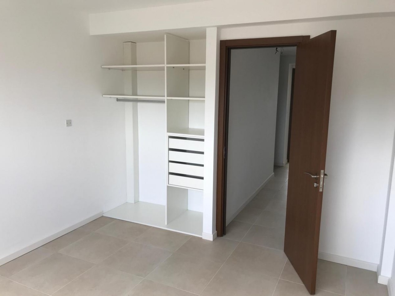Triplex a Estrenar de 5 Ambientes con Espacio Para Auto y Jardin. APTO CREDITO.