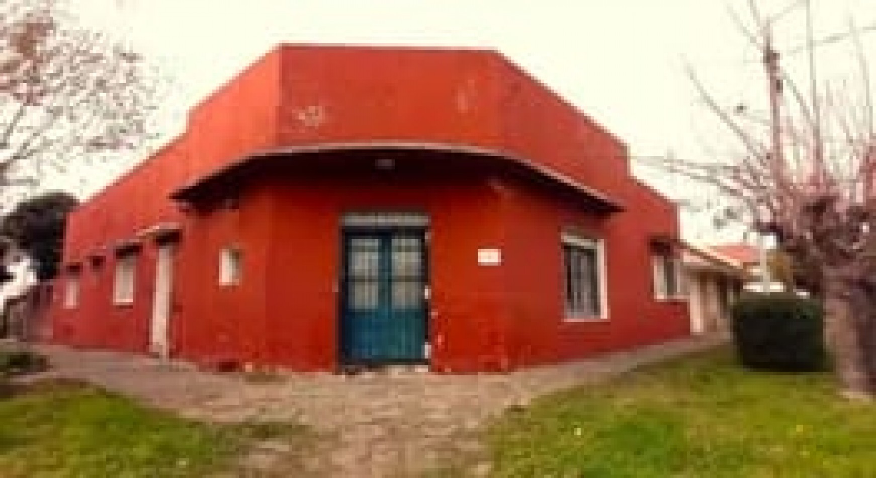 Ideal inversionista Casa 3 ambientes con local barrio Mundialista