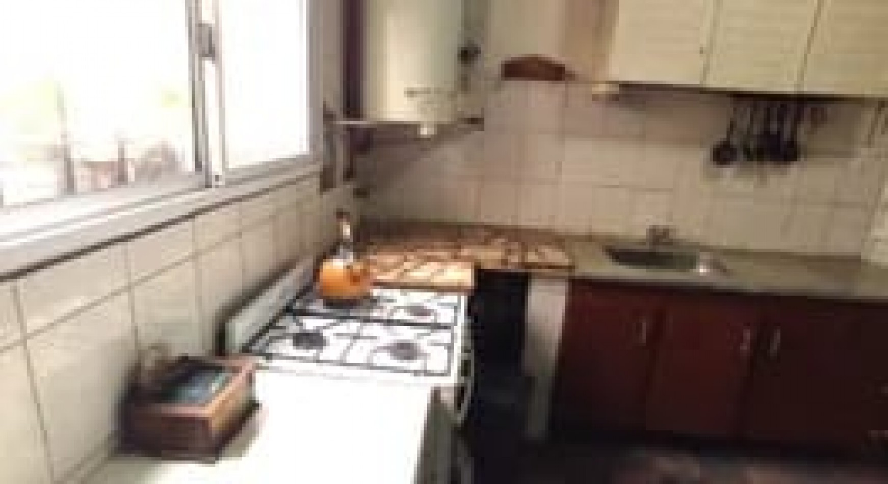 Ideal inversionista Casa 3 ambientes con local barrio Mundialista