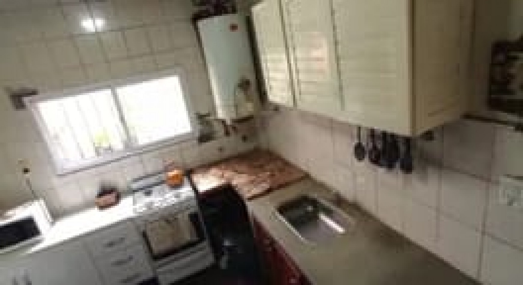 Ideal inversionista Casa 3 ambientes con local barrio Mundialista