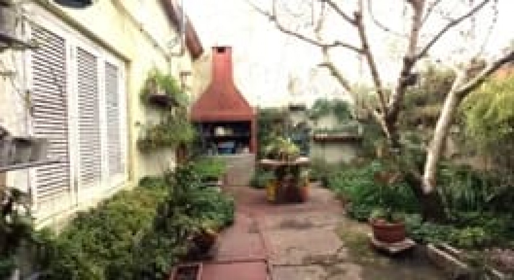 Ideal inversionista Casa 3 ambientes con local barrio Mundialista