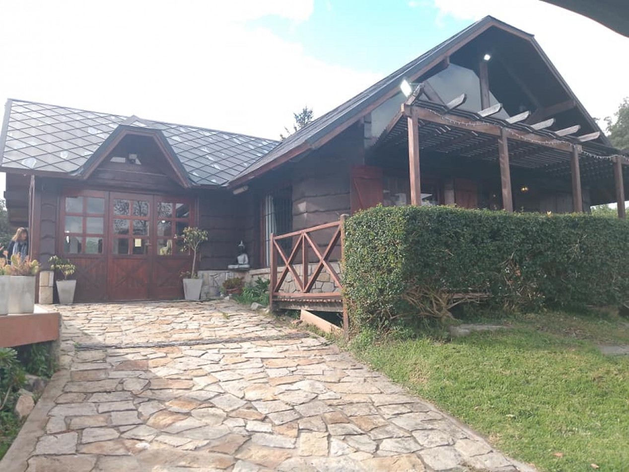 Casa en Sierra de Los Padres frente al golf