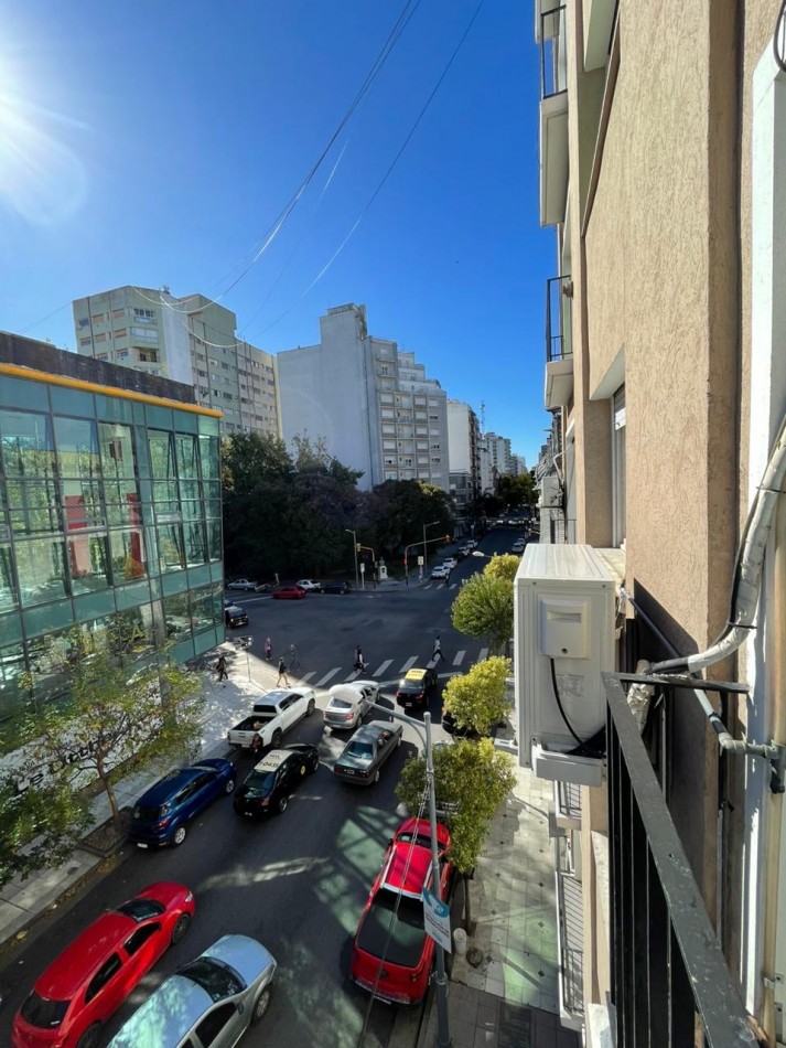 Excelente depto 4 amb RECICLADO A NUEVO c/ Balcon a la calle zona centro 
