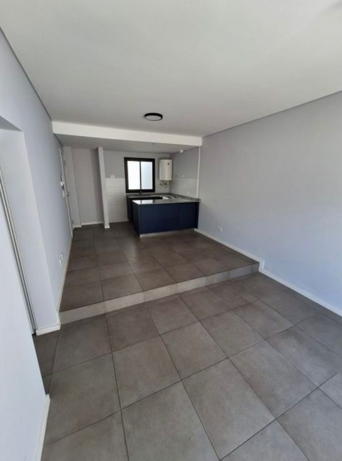 APTO CREDITO!! SE VENDE PH 3 AMBIENTES CON COCHERA ZONA UNIVERSIDAD / OPORTUNIDAD!!