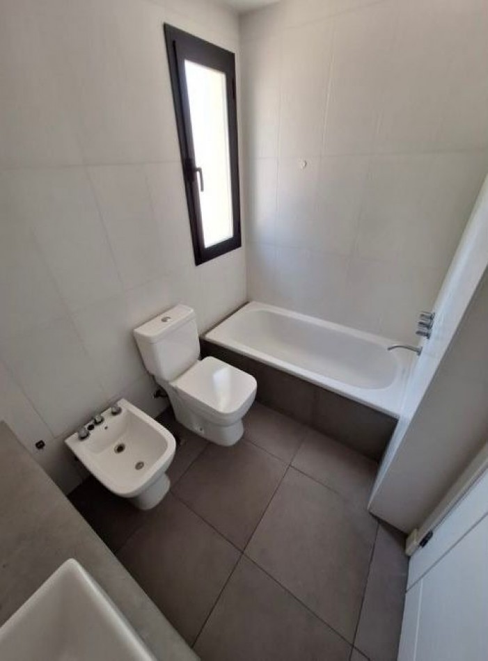 APTO CREDITO!! SE VENDE PH 3 AMBIENTES CON COCHERA ZONA UNIVERSIDAD / OPORTUNIDAD!!