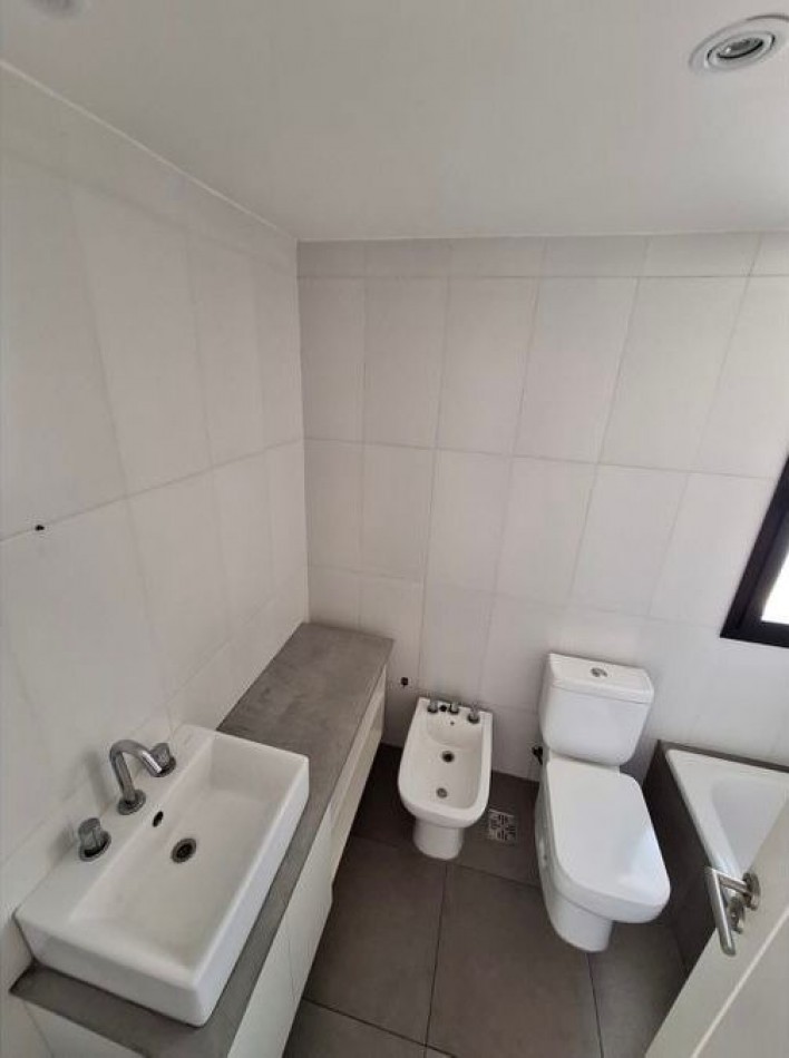 APTO CREDITO!! SE VENDE PH 3 AMBIENTES CON COCHERA ZONA UNIVERSIDAD / OPORTUNIDAD!!