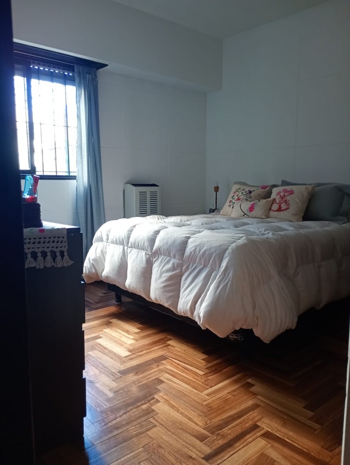 IMPECABLE DPTO 4 AMBIENTES, PLANTA BAJA AL FRENTE, C/ JARDIN. CALLE SAN JUAN AL 3000. APTO CREDITO 