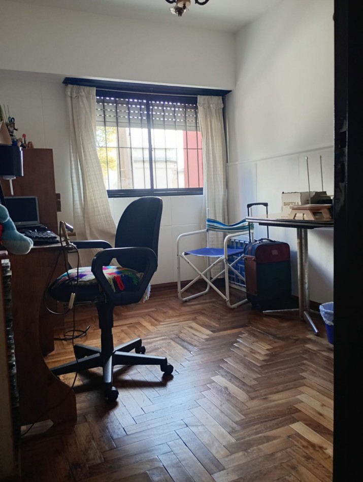 IMPECABLE DPTO 4 AMBIENTES, PLANTA BAJA AL FRENTE, C/ JARDIN. CALLE SAN JUAN AL 3000. APTO CREDITO 