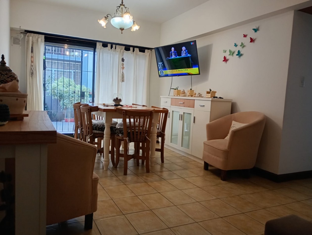 IMPECABLE DPTO 4 AMBIENTES, PLANTA BAJA AL FRENTE, C/ JARDIN. CALLE SAN JUAN AL 3000. APTO CREDITO 