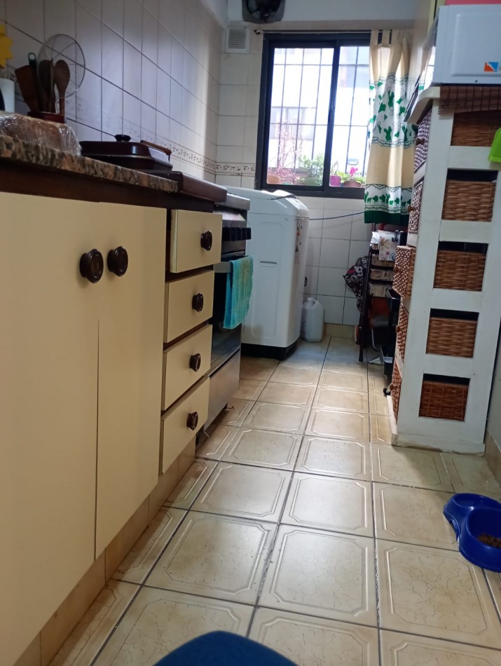 IMPECABLE DPTO 4 AMBIENTES, PLANTA BAJA AL FRENTE, C/ JARDIN. CALLE SAN JUAN AL 3000. APTO CREDITO 