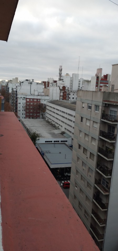 SOLIDO 3 AMBIENTES EXTERNOS, 2 BAÑOS, PROXIMO PLAZA MITRE.
