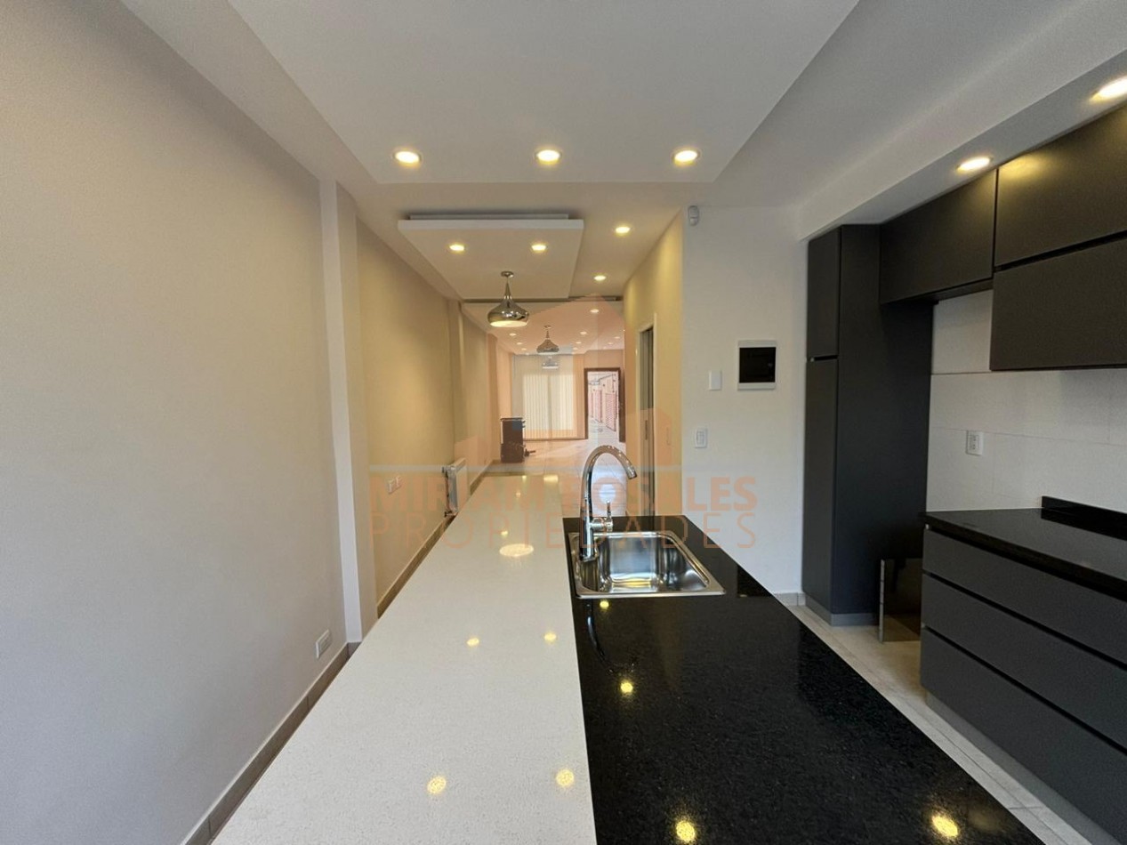 DETALLISTA DUPLEX DE 4 AMBIENTES TODO A NUEVO.