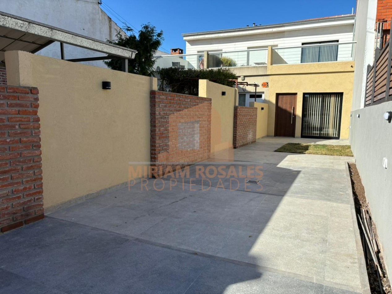 DETALLISTA DUPLEX DE 4 AMBIENTES TODO A NUEVO.