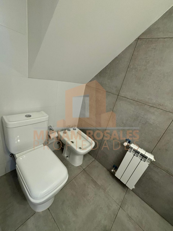 DETALLISTA DUPLEX DE 4 AMBIENTES TODO A NUEVO.