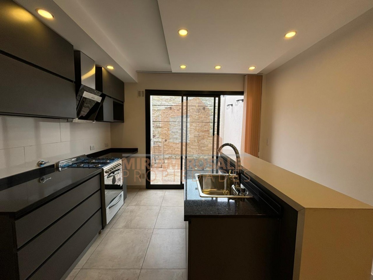 DETALLISTA DUPLEX DE 4 AMBIENTES TODO A NUEVO.