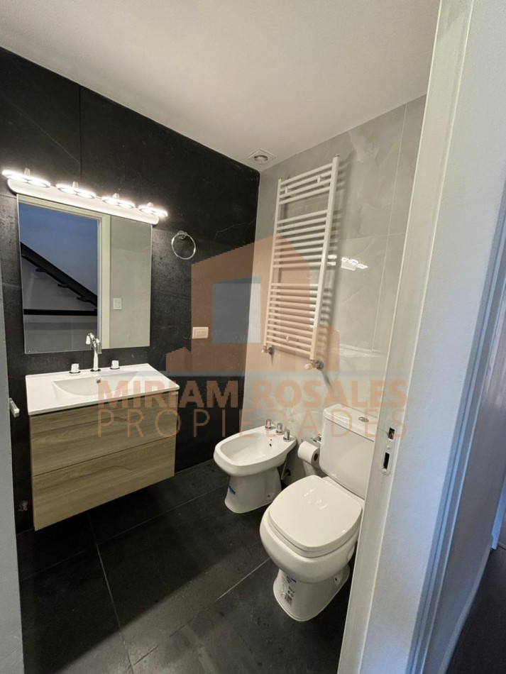 DETALLISTA DUPLEX DE 4 AMBIENTES TODO A NUEVO.